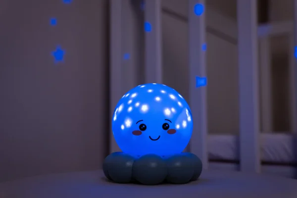 LUZ NOCTURNA PULPO TWINKLES TO GO CELESTE - Imagen 2